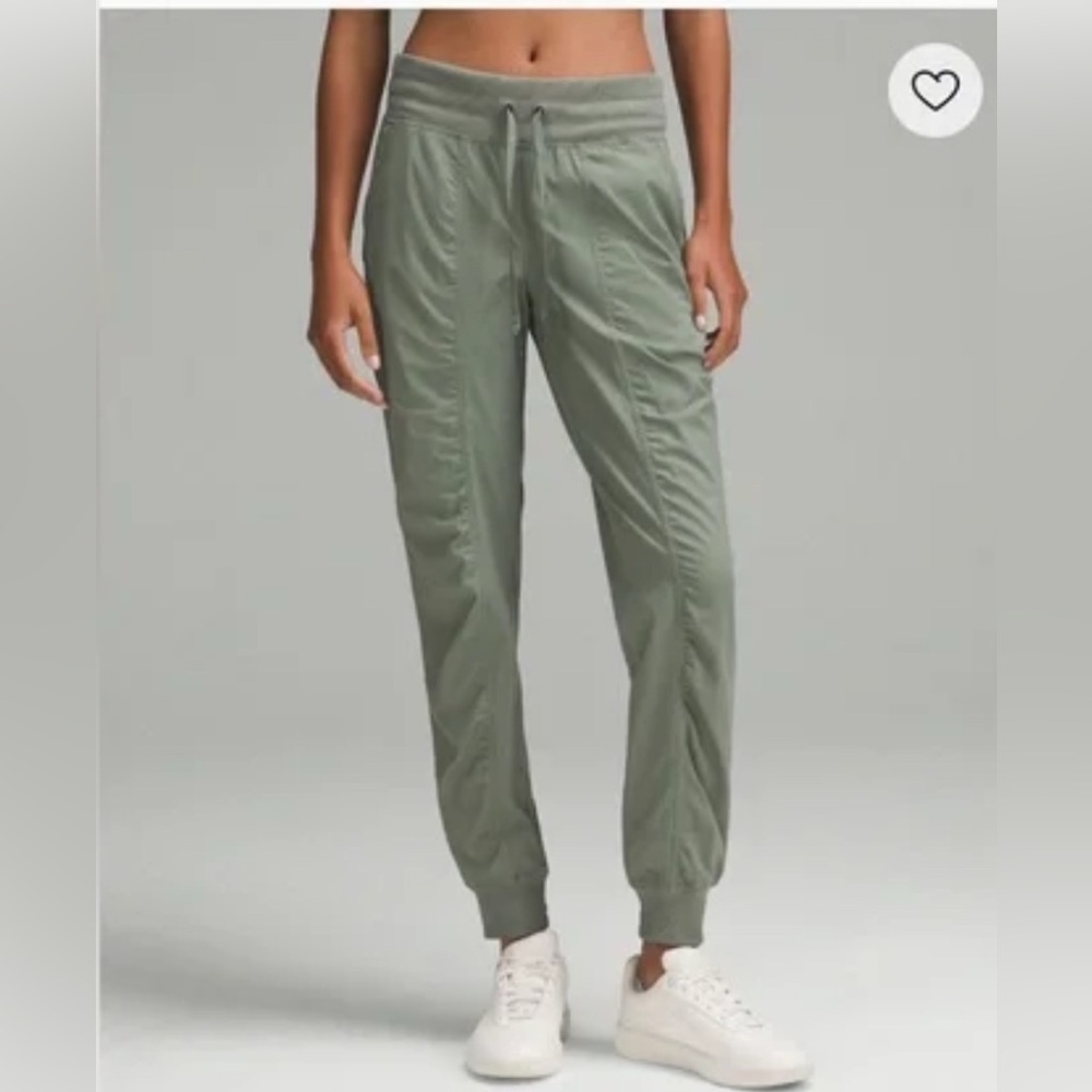 Green Dance Studio Lululemon Jogger Pants Light Green Size 8 EUC
